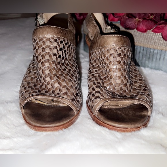 FRYE Sofia Woven Sling Heel - Picture 6 of 7